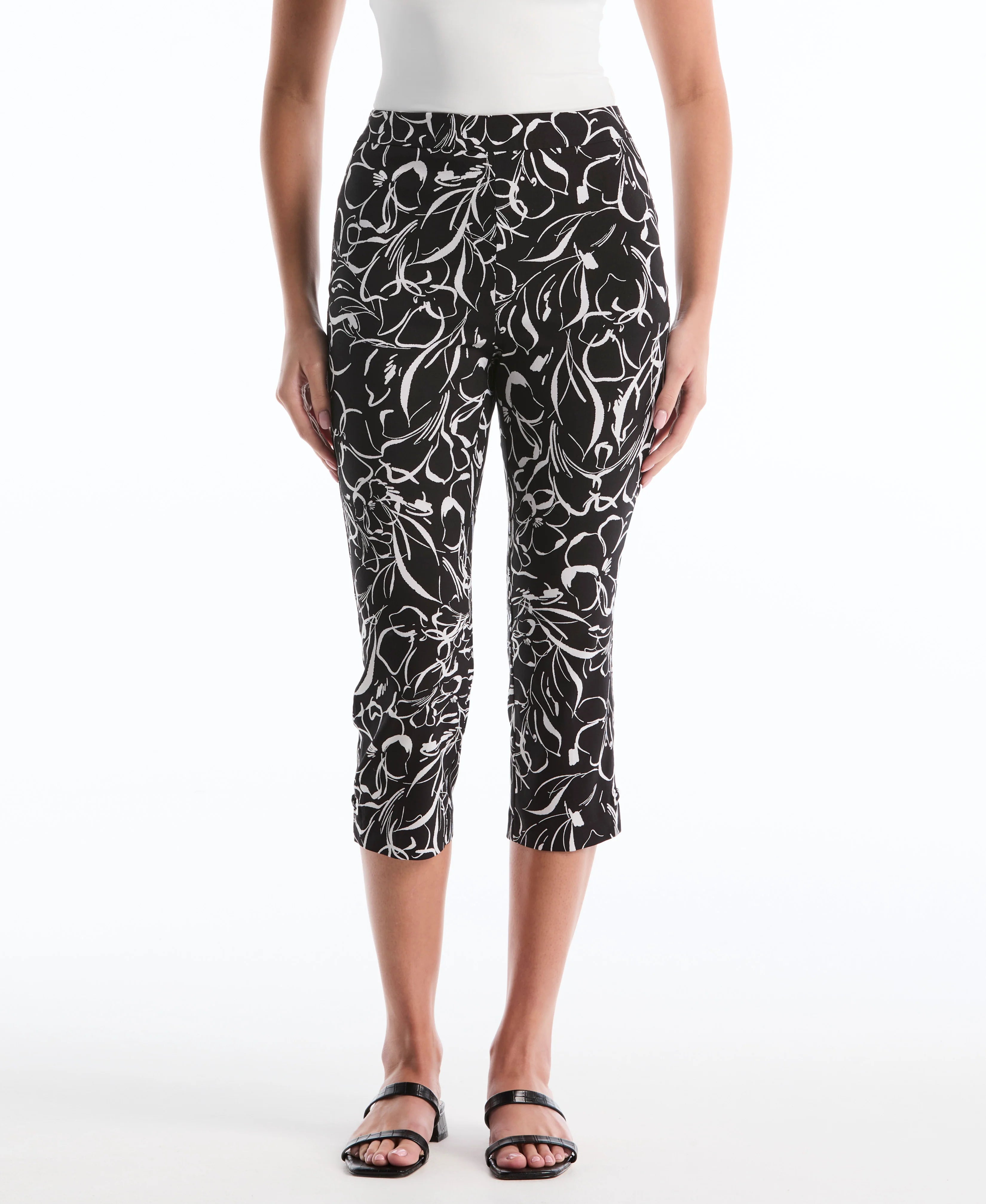 Petite Hibiscus Print Capri With Riveted Vent