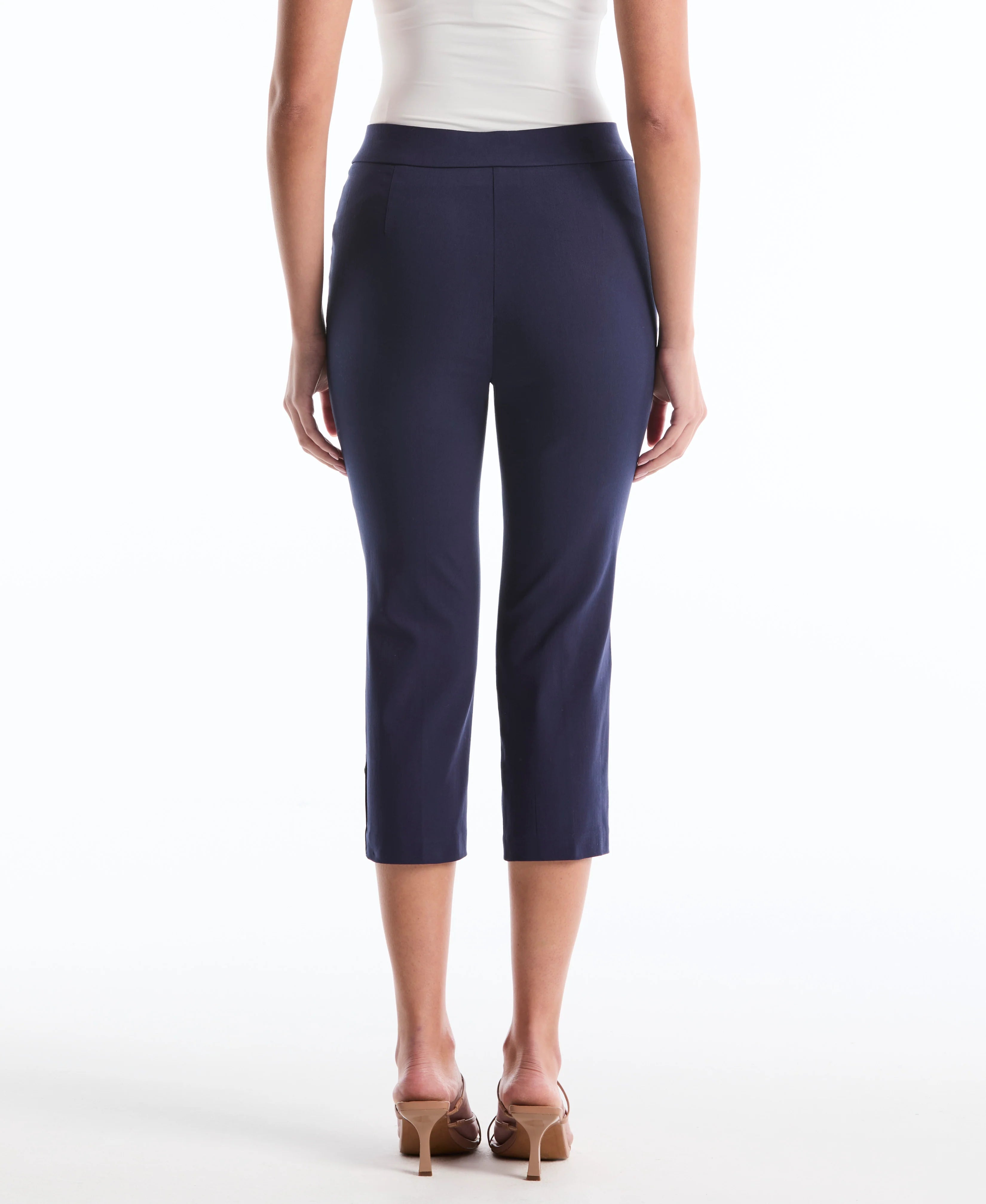 Button Detail Capri
