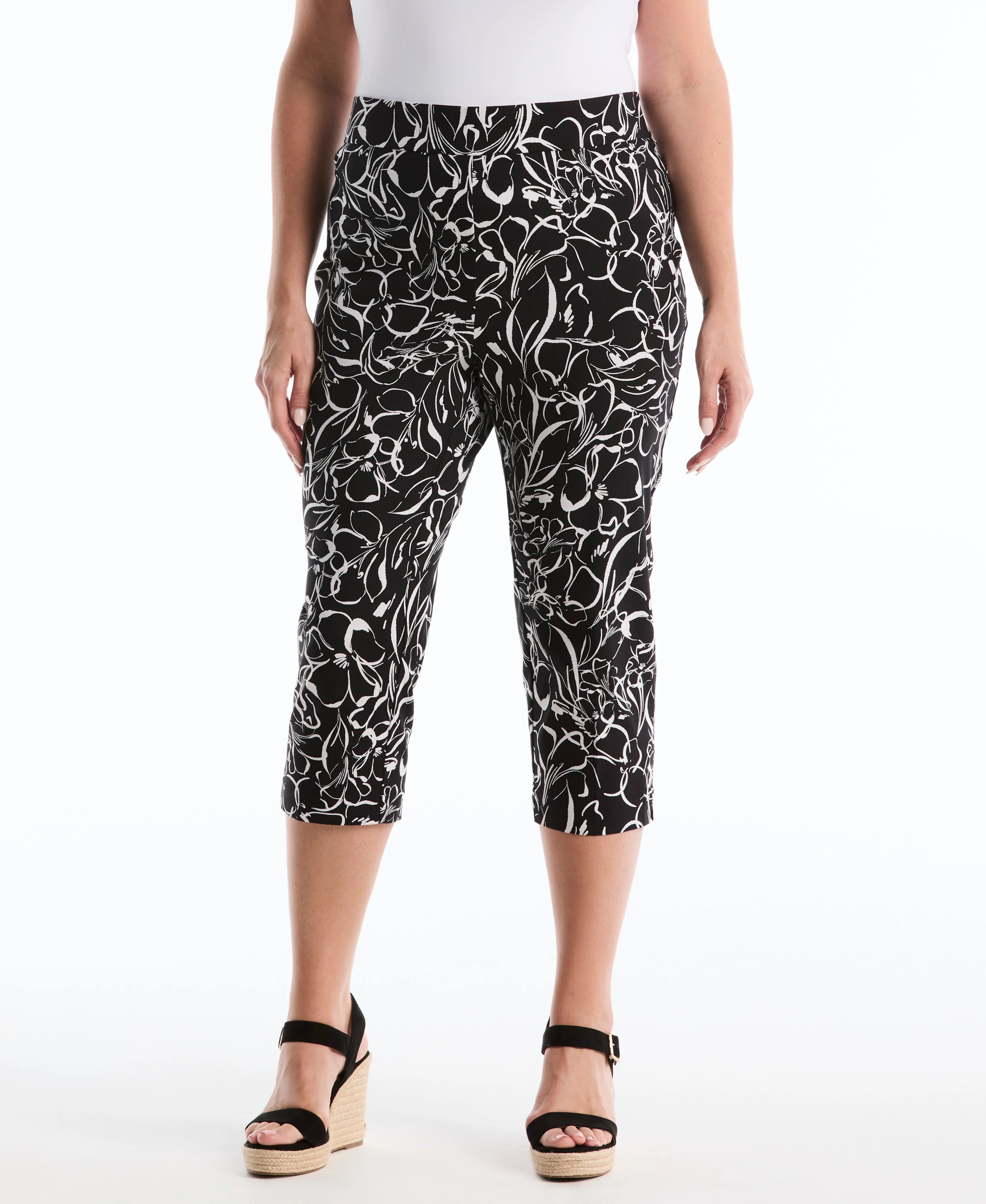 Plus Size Hibiscus Print Capri With Riveted Vent