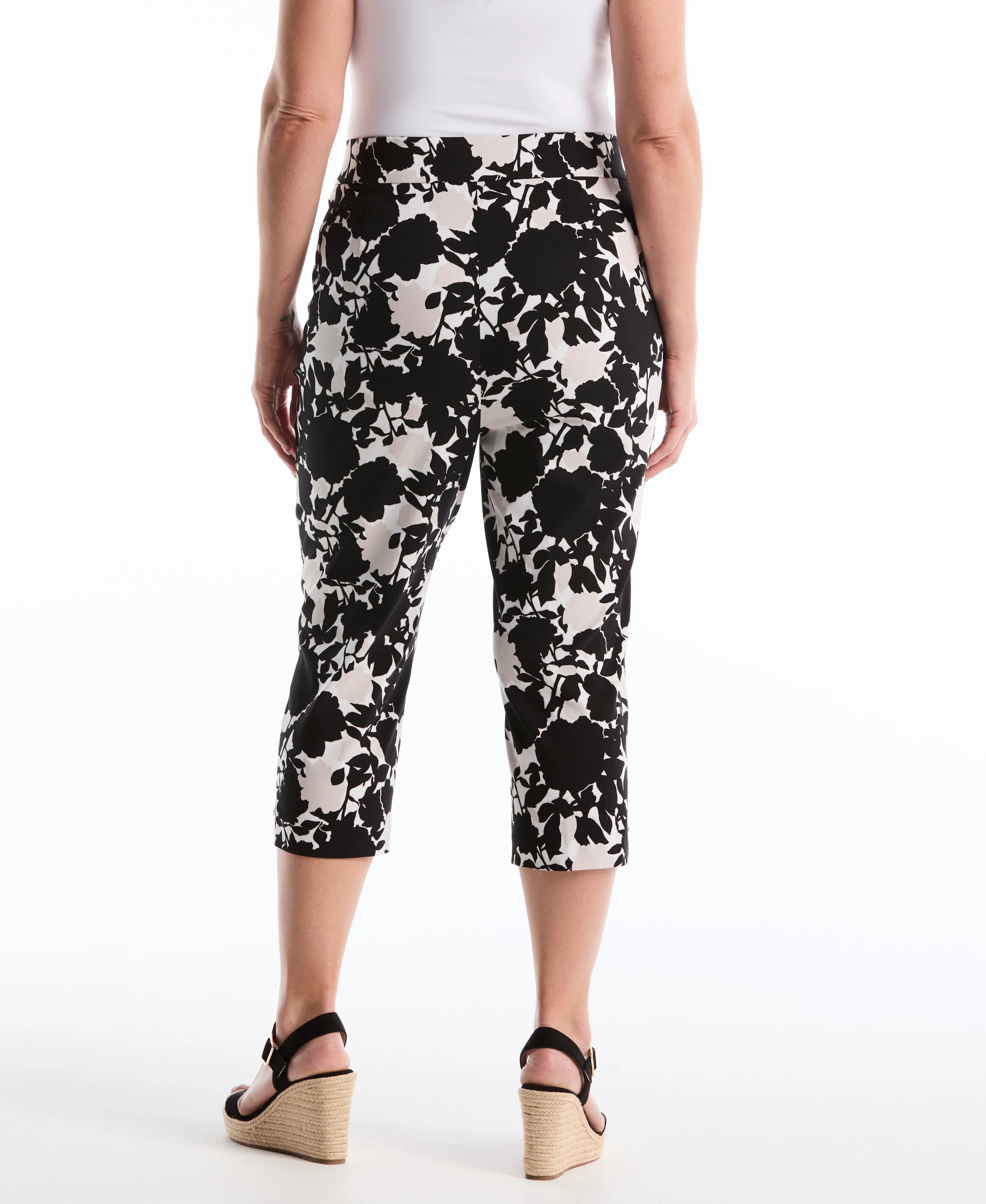 Plus Size Floral Print Capri With Riveted Vent