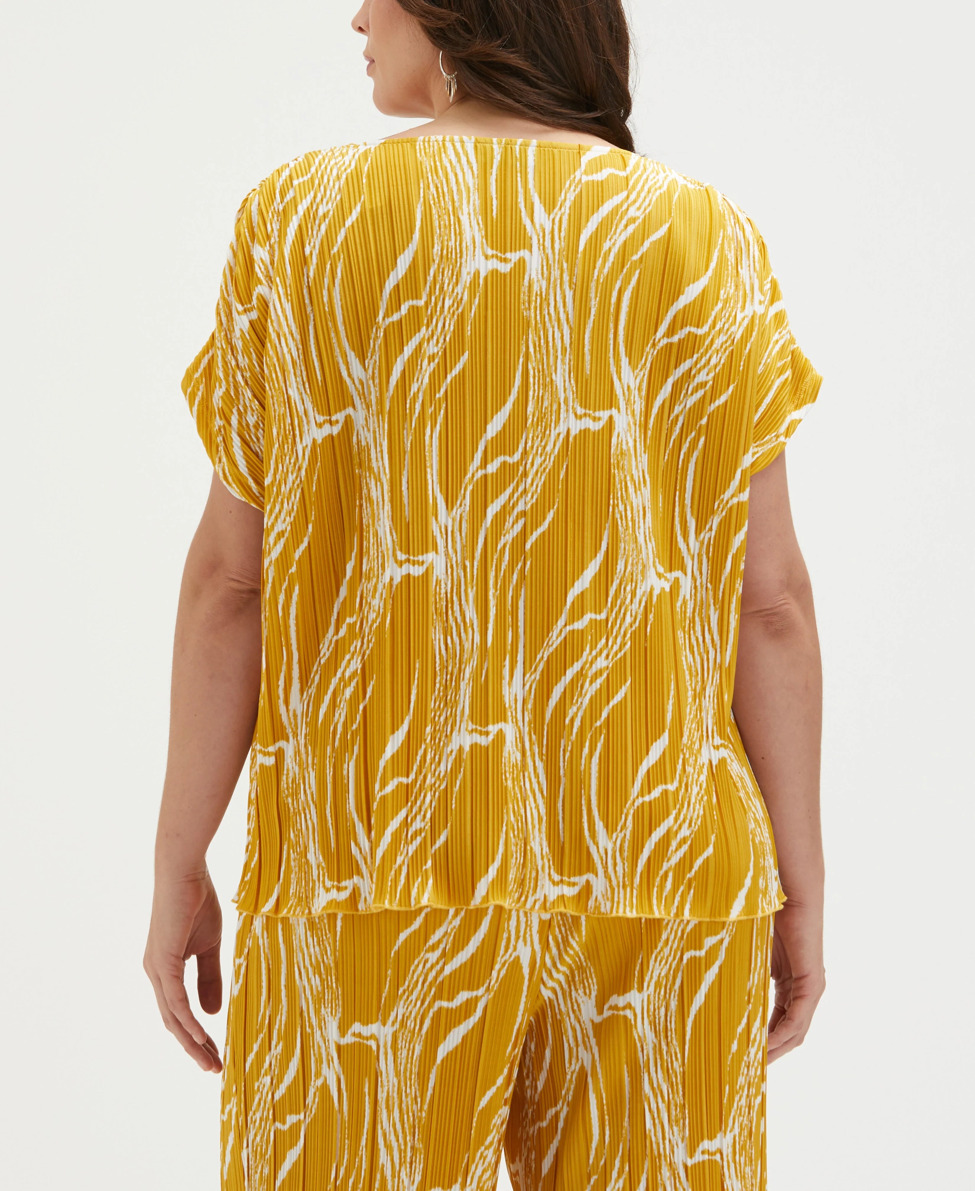Plus Size Ripple Print V Neck Plisse Top