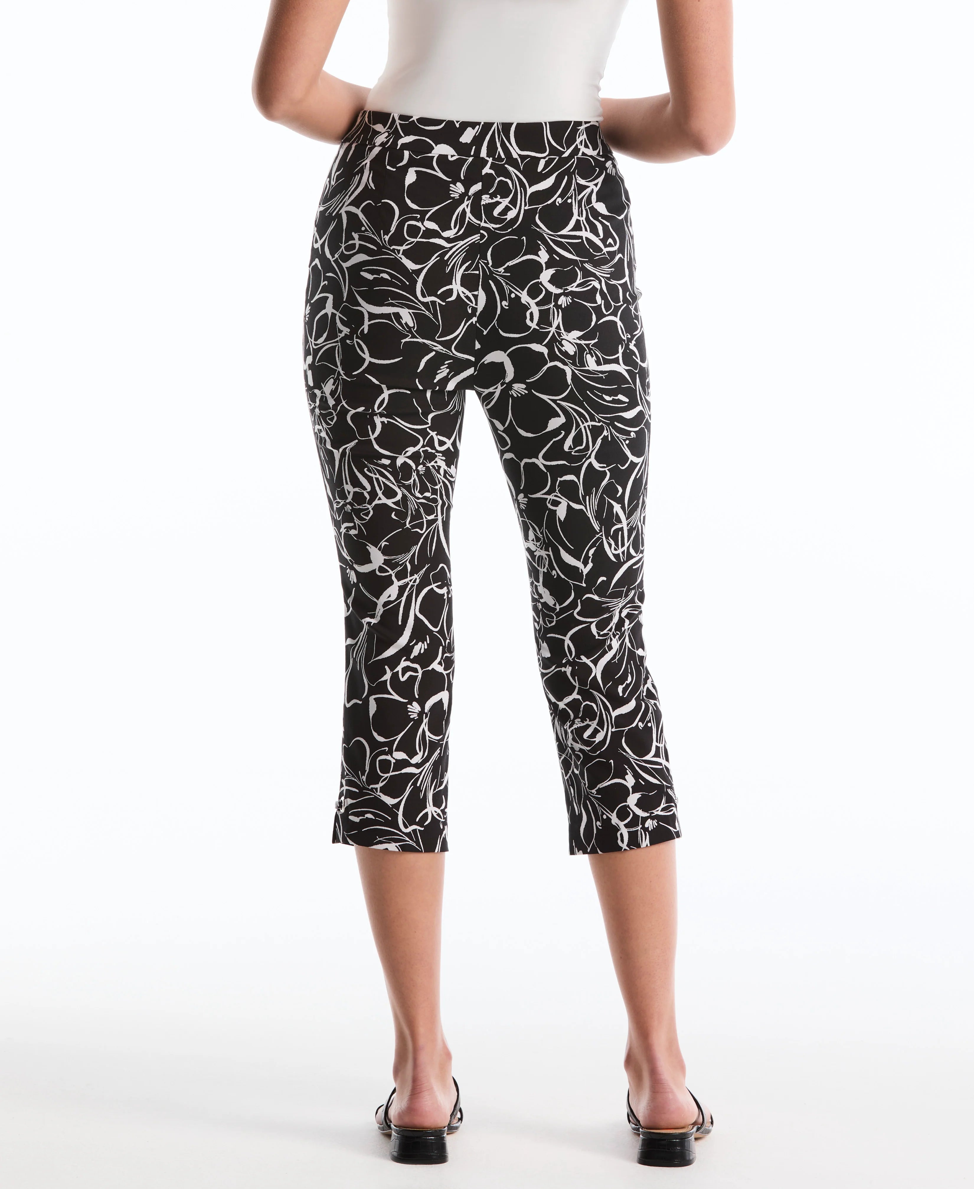 Petite Hibiscus Print Capri With Riveted Vent