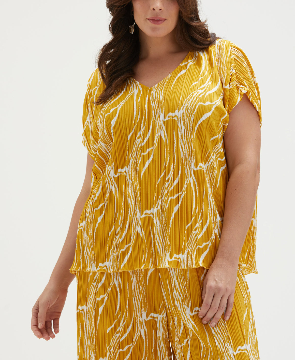 Plus Size Ripple Print V Neck Plisse Top